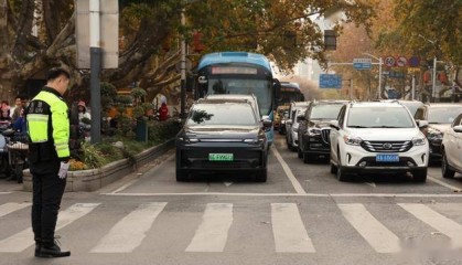 12月13日不能忘不敢忘，众星转发央视新闻动态，蔡依林大S没动静