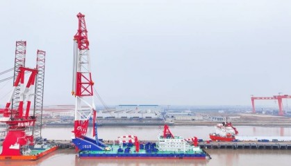 世界最大打桩船“二航长青”轮在江苏启东交付