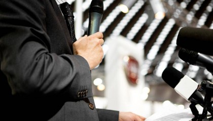 新闻学专业如何顺利步入公务员大门？别错过这条黄金路线！