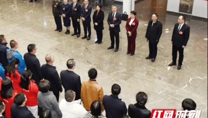 严华、程蓓看望慰问“两会”工作人员和新闻工作者