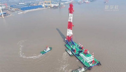 江苏启东：“二航长青”号打桩船正式开航