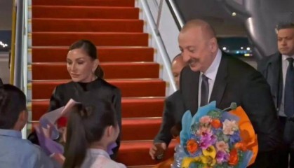 两架专机深夜降落北京，访华无门的特朗普，顶不住压力松口了？