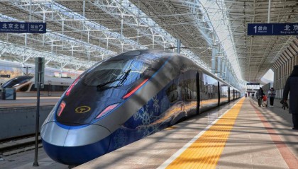 中国高铁飞驰全国！进入山东为何减速？