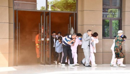 湖北石首消防开展养老机构灭火救援演练