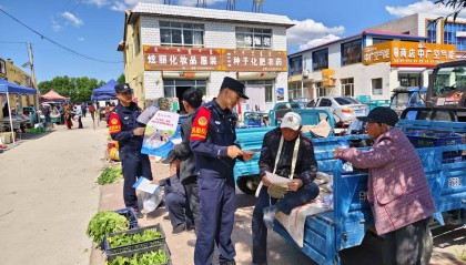 林东站派出所开展沿线法治宣传活动