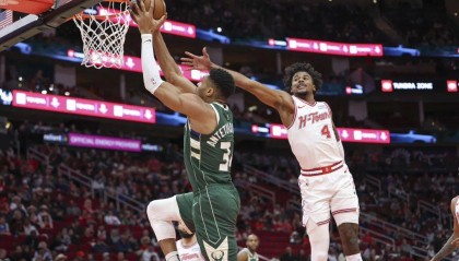 火箭冲字母哥！仅阿门非卖品！费城探花签摆上货架！