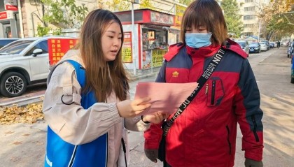 济宁任城区关帝庙社区网格中心开展“仁和家美 幸福安康”家庭安康工程保险宣传活动