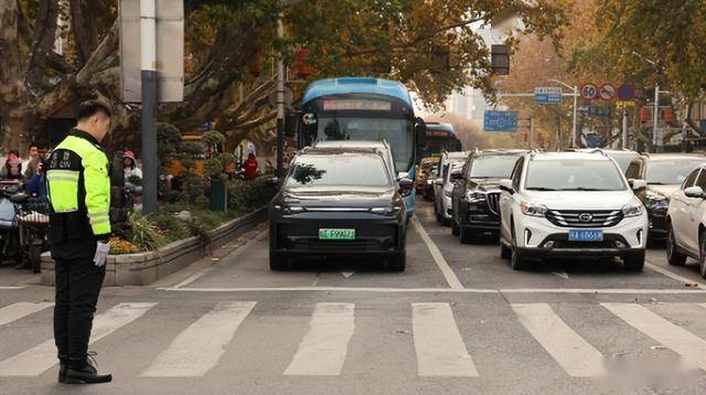 12月13日不能忘不敢忘,众星转发央视新闻动态,蔡依林大S没动静