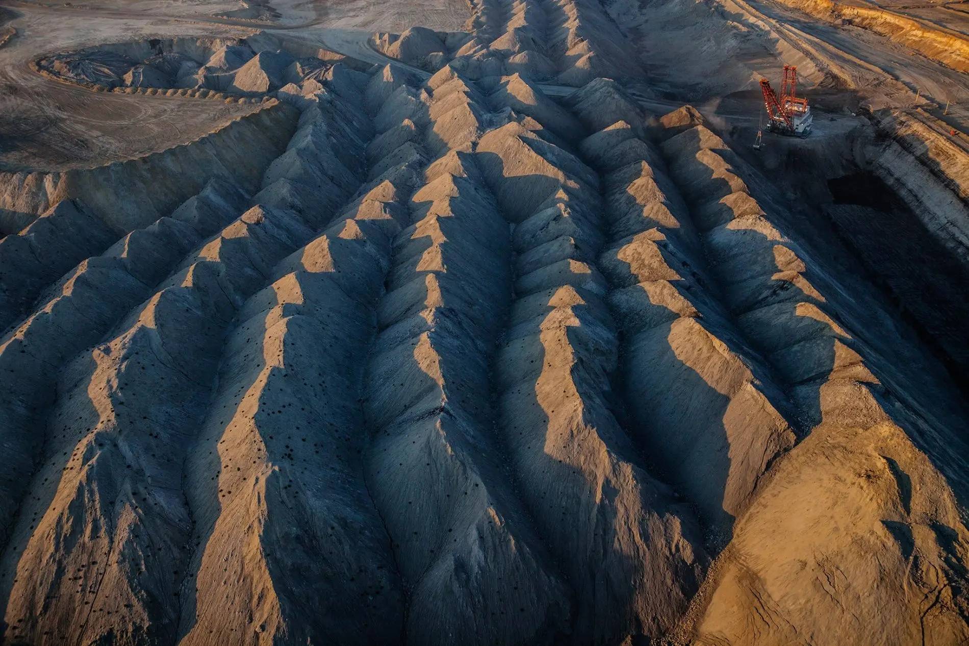 中美俄煤矿对比，中国煤炭年产量达41.53亿吨，占据全球产量的51%