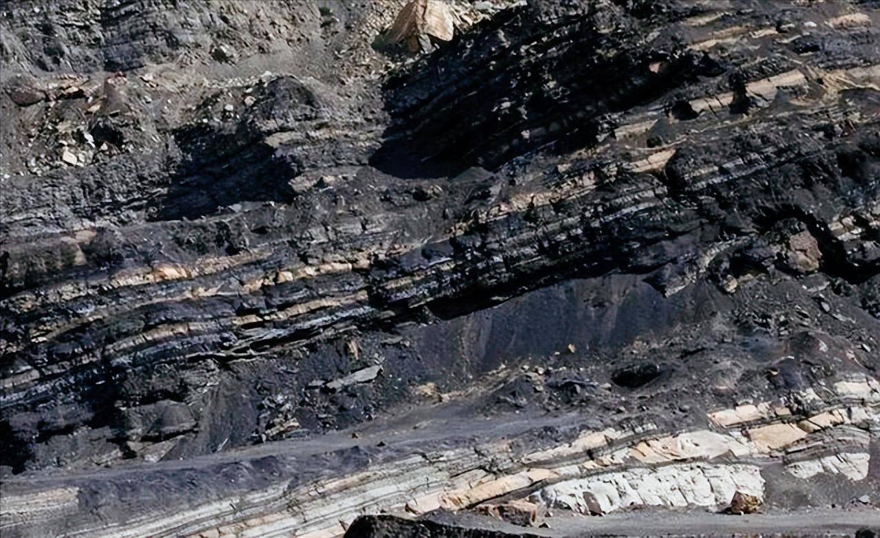 中美俄煤矿对比，中国煤炭年产量达41.53亿吨，占据全球产量的51%