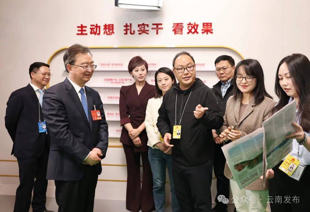 王宁王予波石玉钢看望采访报道全国两会的新闻工作者