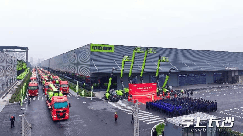 双语新闻 | 总金额57亿元！中联重科超万台设备奔赴全球