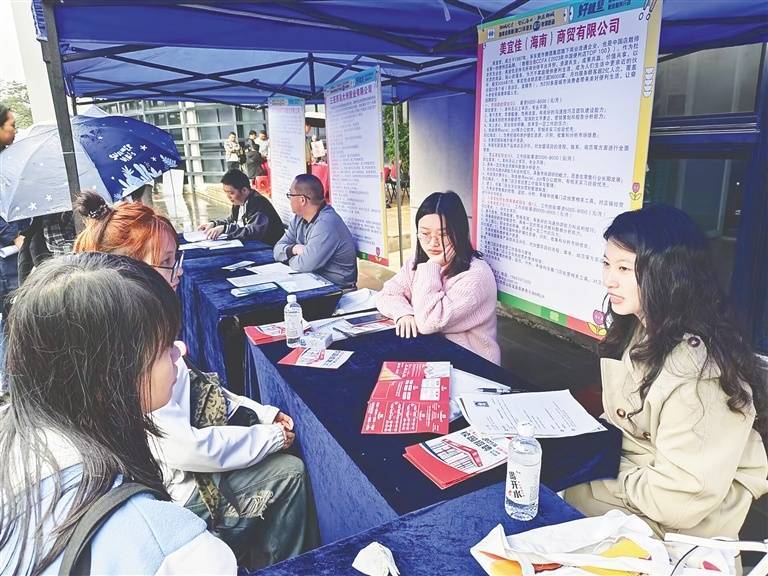 “3个100场”让海南学子“就”在海南