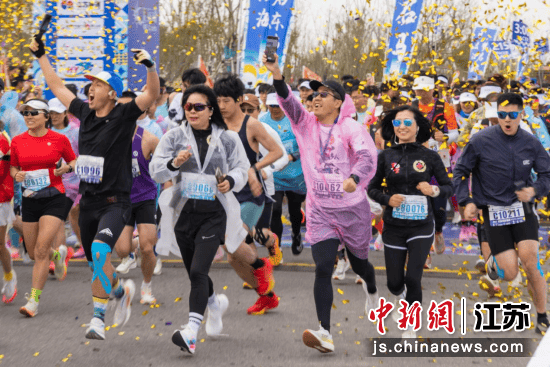 2025启东马拉松暨首届张謇马拉松鸣枪开跑