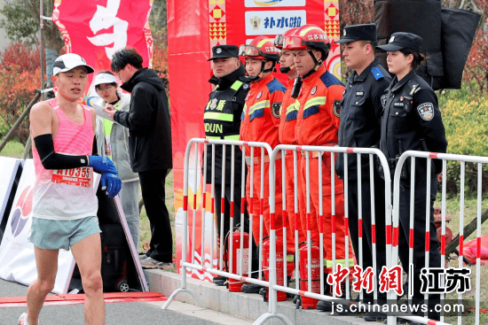 2025启东马拉松暨首届张謇马拉松鸣枪开跑