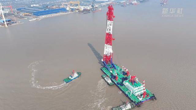 江苏启东：“二航长青”号打桩船正式开航