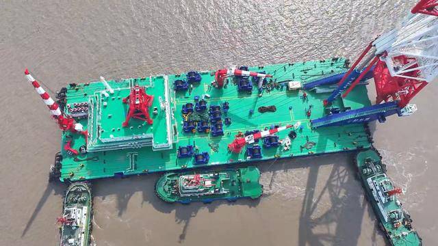 江苏启东：“二航长青”号打桩船正式开航