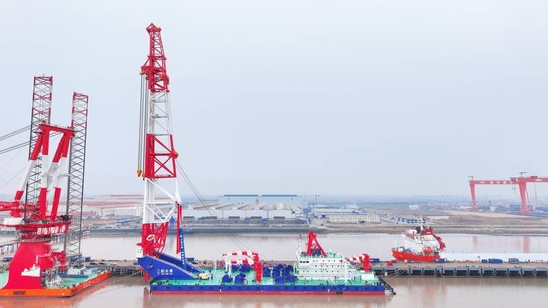 世界最大打桩船“二航长青”轮在江苏启东交付