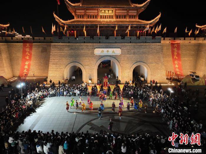 广西崇左太平古城向新“出圈” 科技赋能展民俗古韵