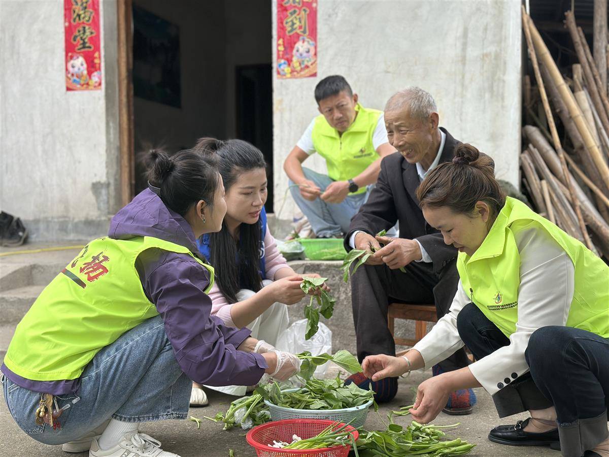陪老人吃顿热乎饭!武汉新洲有群流动的“爱心厨师”