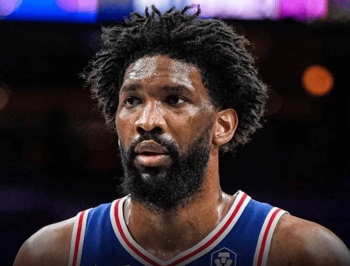 NBA热点新闻速览:詹姆斯对库里、莫兰特调查和火箭争取杜兰特