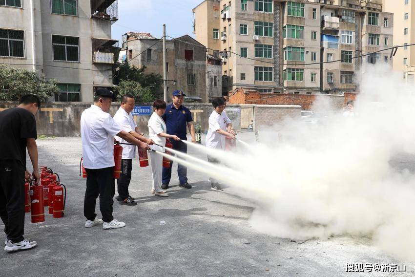 湖北京山消防为餐饮场所系紧“安全围裙”
