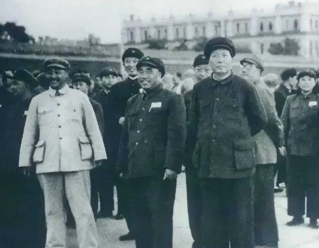 为什么毛主席不允许英雄纪念碑碑文中,提及“中国共产党”?