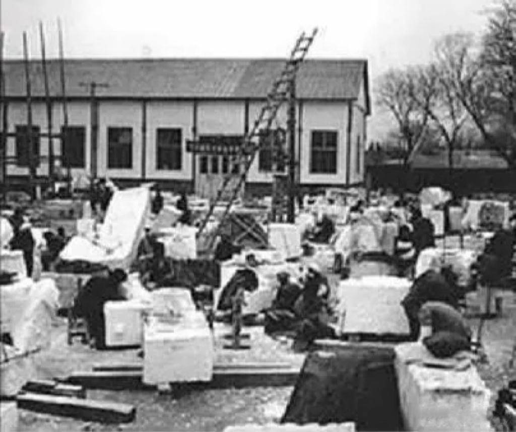 为什么毛主席不允许英雄纪念碑碑文中,提及“中国共产党”?