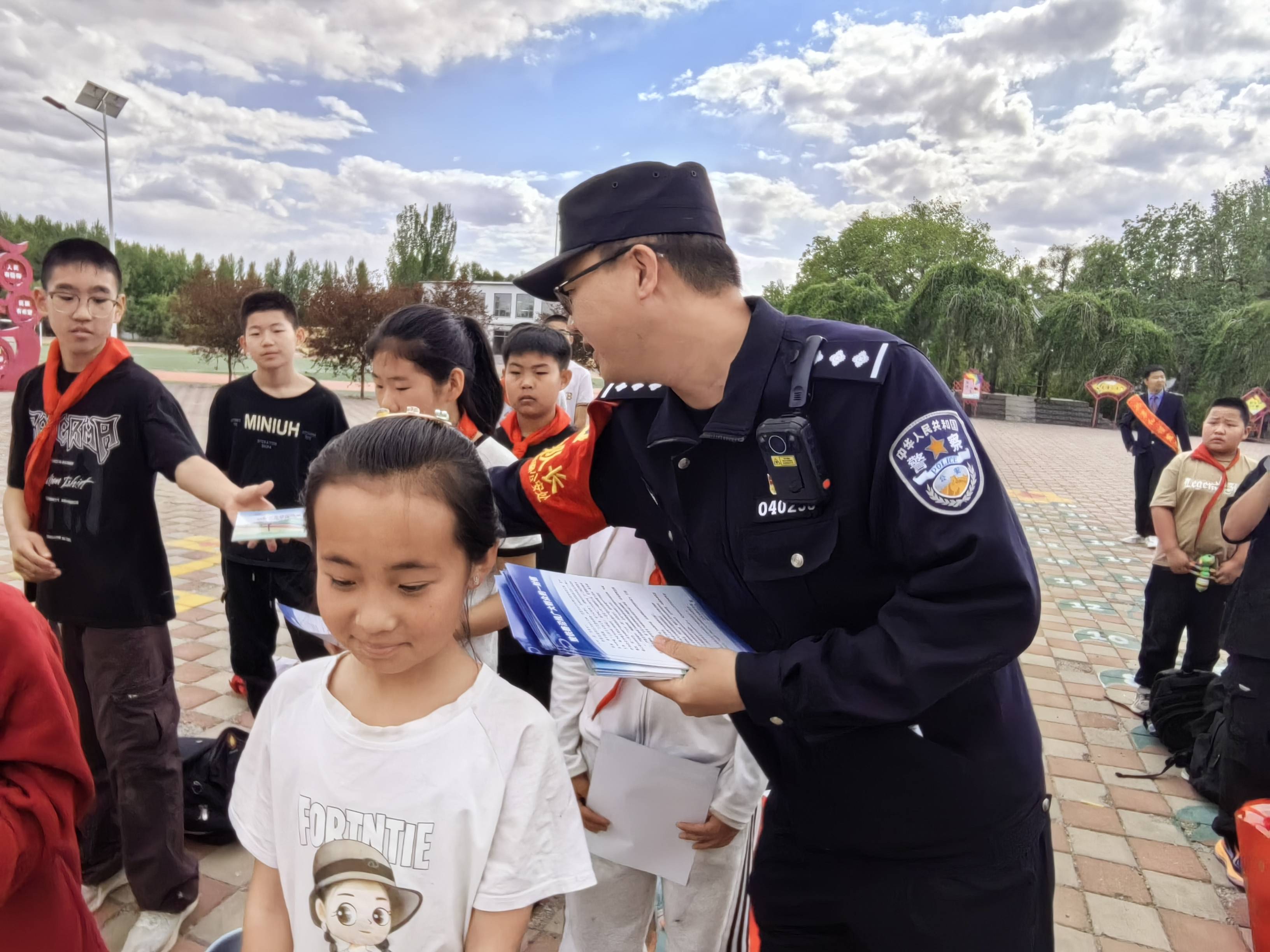 林东站派出所开展沿线法治宣传活动