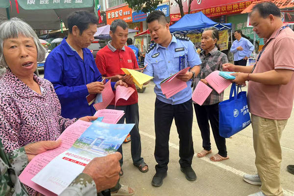 大新县榄圩乡“圩日普法” 助力法治政府建设