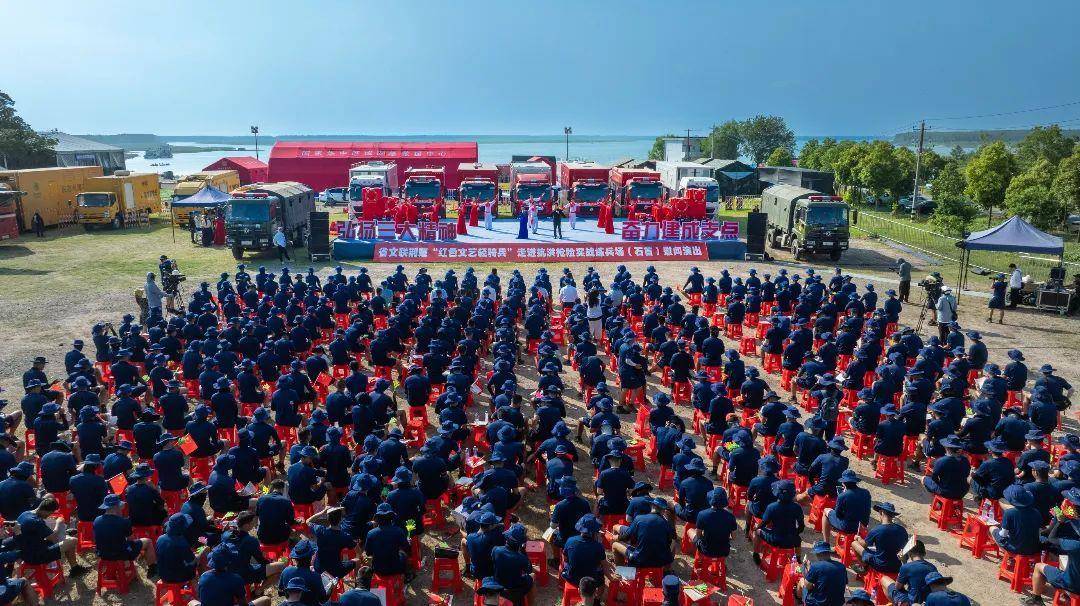 “红色文艺轻骑兵”走进石首抗洪抢险实战练兵场