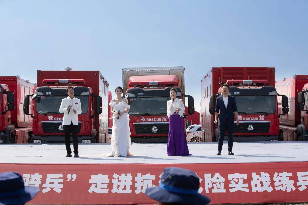 “红色文艺轻骑兵”走进石首抗洪抢险实战练兵场