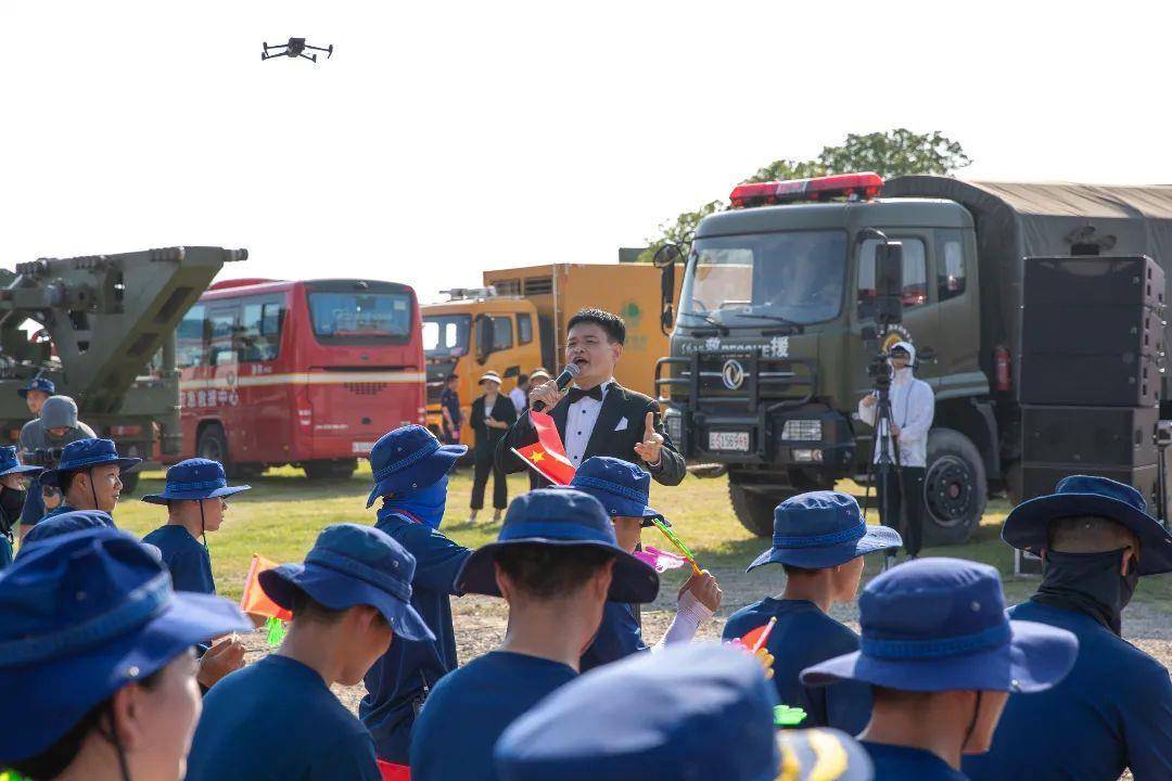 “红色文艺轻骑兵”走进石首抗洪抢险实战练兵场