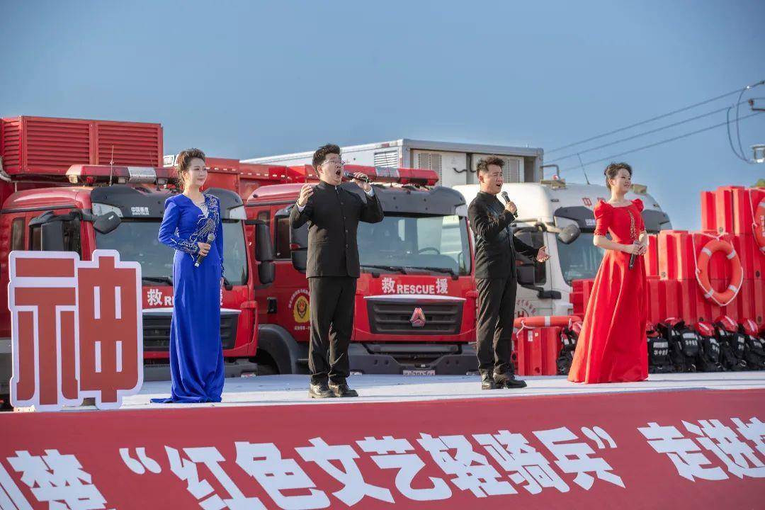 “红色文艺轻骑兵”走进石首抗洪抢险实战练兵场