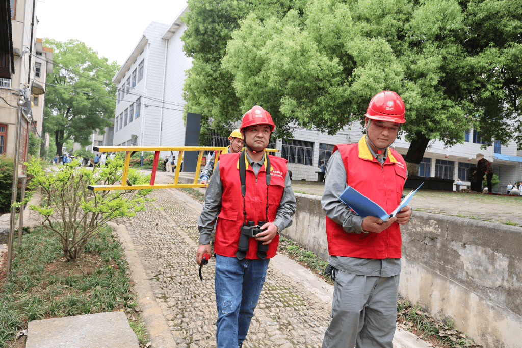 湖南武冈:父子同“考”