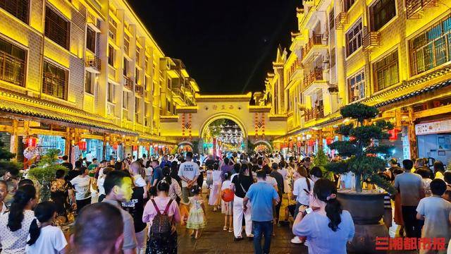 武冈开启“银票穿越夜”，西直街变身“湘版大唐不夜城”