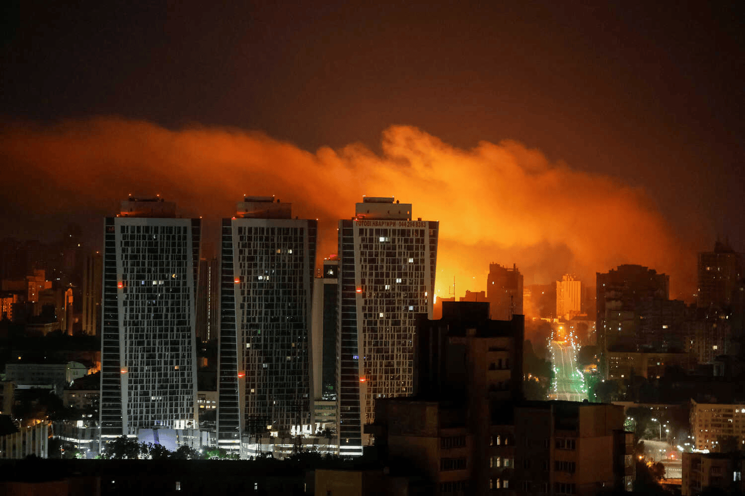 俄军下大血本,三年多首次进攻大城市!基辅居民:世界末日降临?