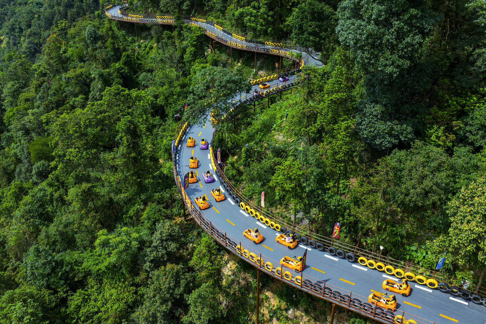 虚拟照进现实!QQ飞车驶入清远古龙峡