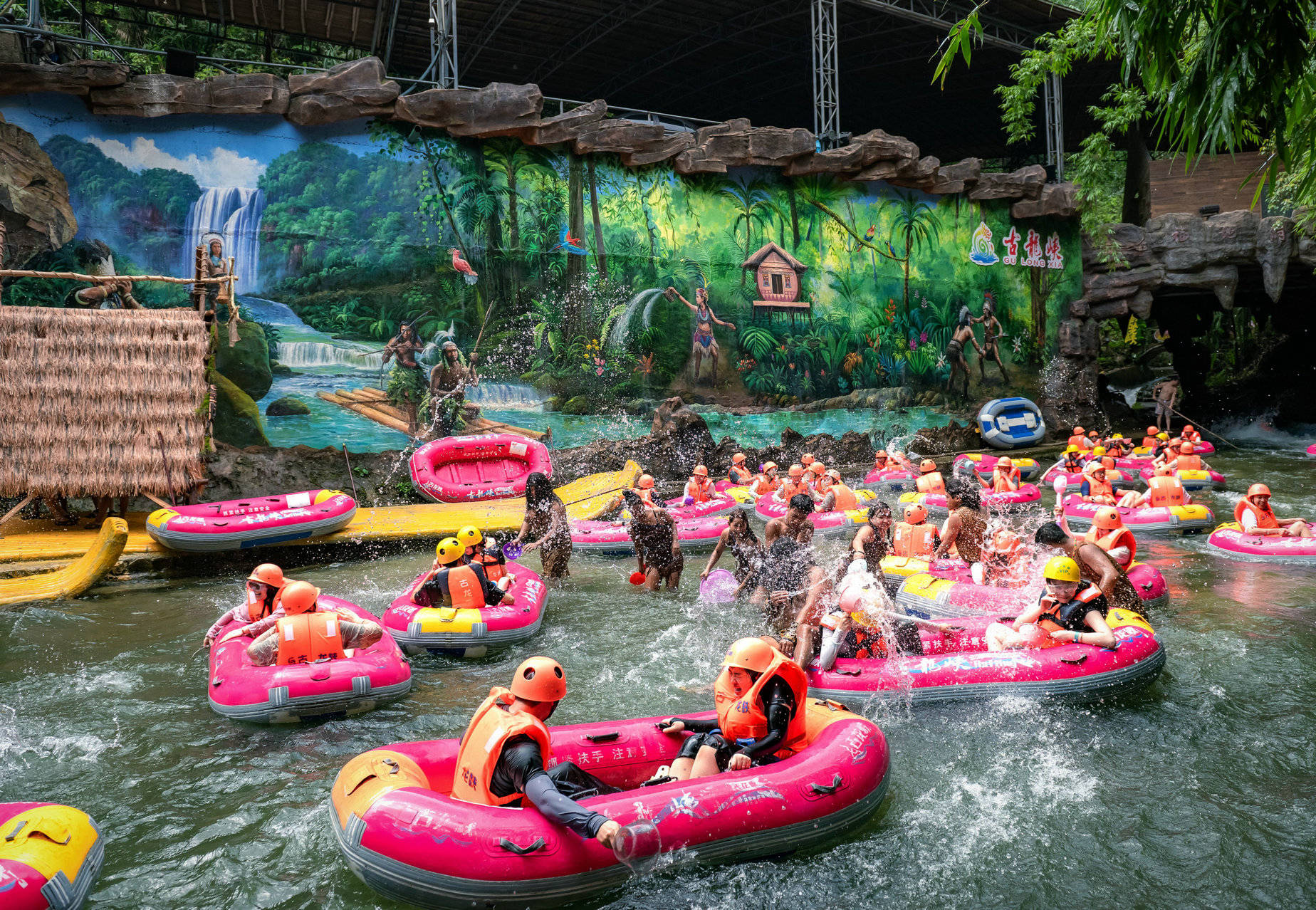 虚拟照进现实!QQ飞车驶入清远古龙峡