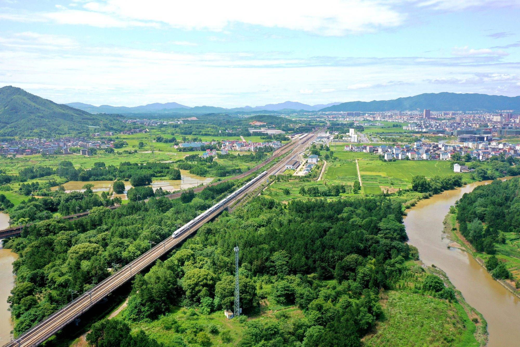 瞰江西！高铁飞驰 田园画卷