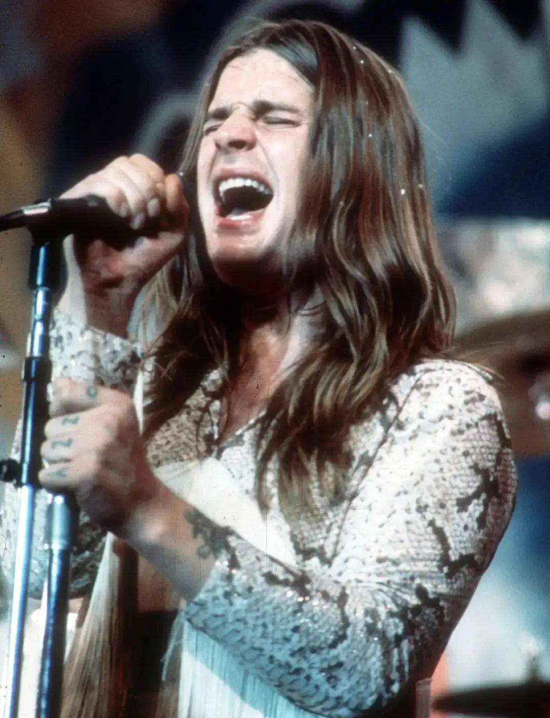 “活传奇”去世!17天前还在开演唱会……