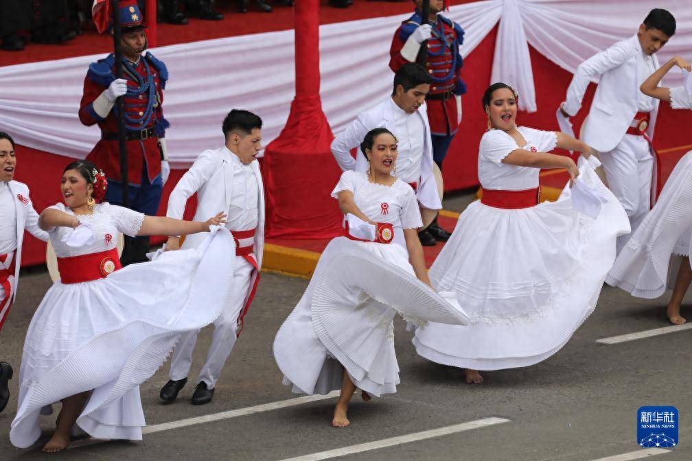 秘鲁阅兵庆祝独立204周年