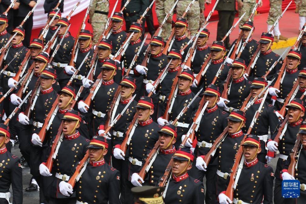 秘鲁阅兵庆祝独立204周年