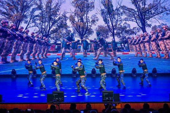 庆祝中国人民解放军建军98周年——戎爱之夜活动举行