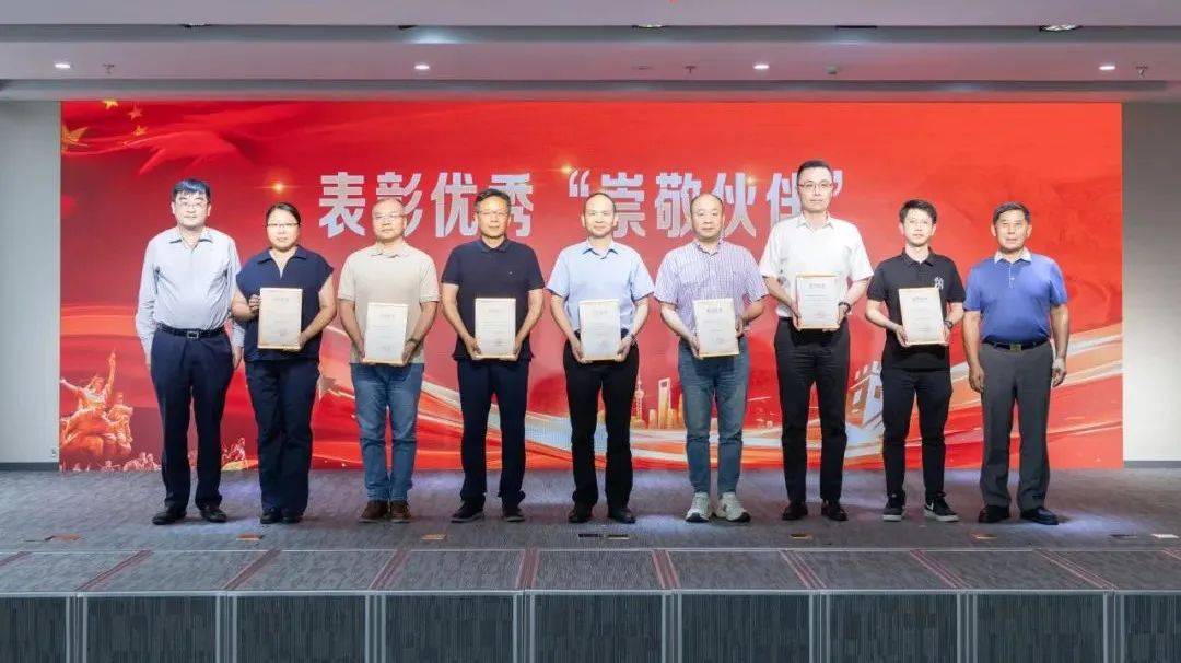 庆祝中国人民解放军建军98周年!杨浦区举行崇敬大会