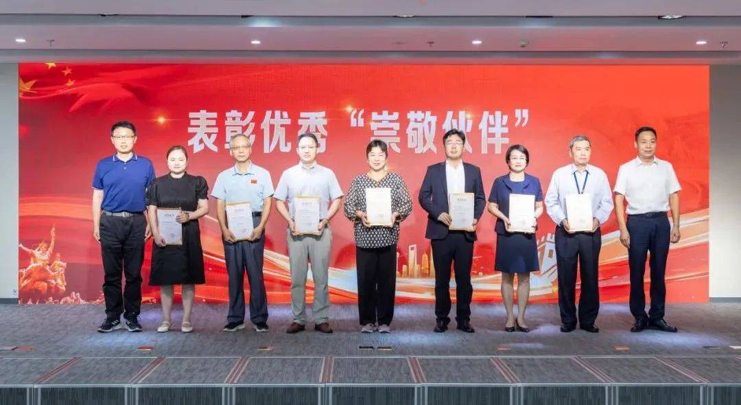 庆祝中国人民解放军建军98周年!杨浦区举行崇敬大会