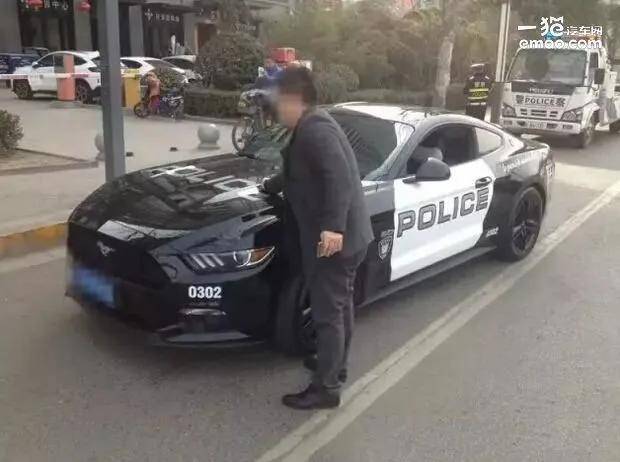 澳大利亚人抗议在车上贴中国八一军徽！吓得还以为是中国来抓他的