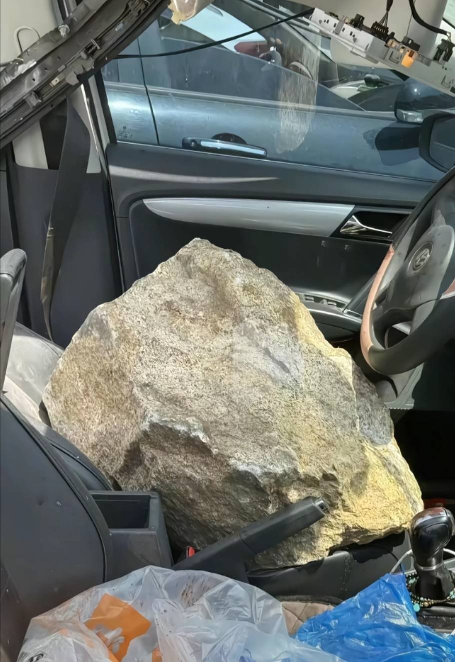 河南洛阳山体落石致司机死亡案进入审理阶段,将于本月一审开庭