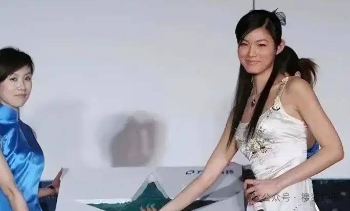 从爆红到突然消失好几年,再出现已经胖到大家不敢认了?