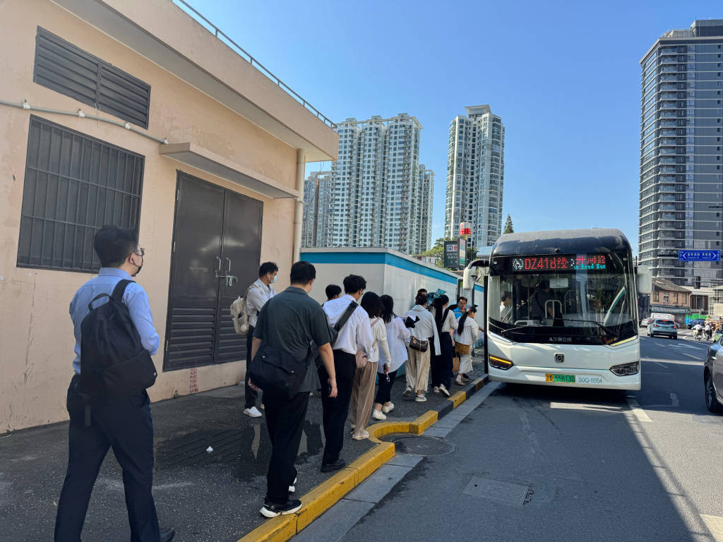 开通首日就排队，上海黄浦这条金融定制公交线路为何这么火？